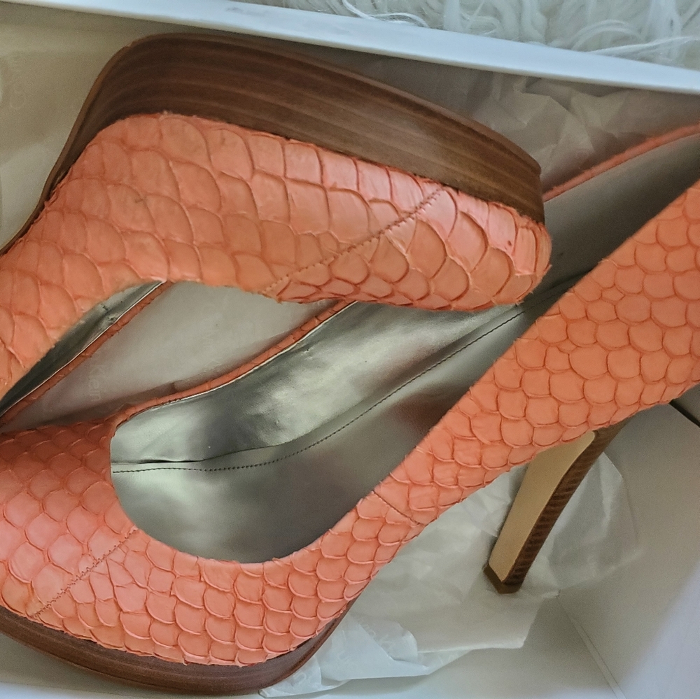Women's platform pump